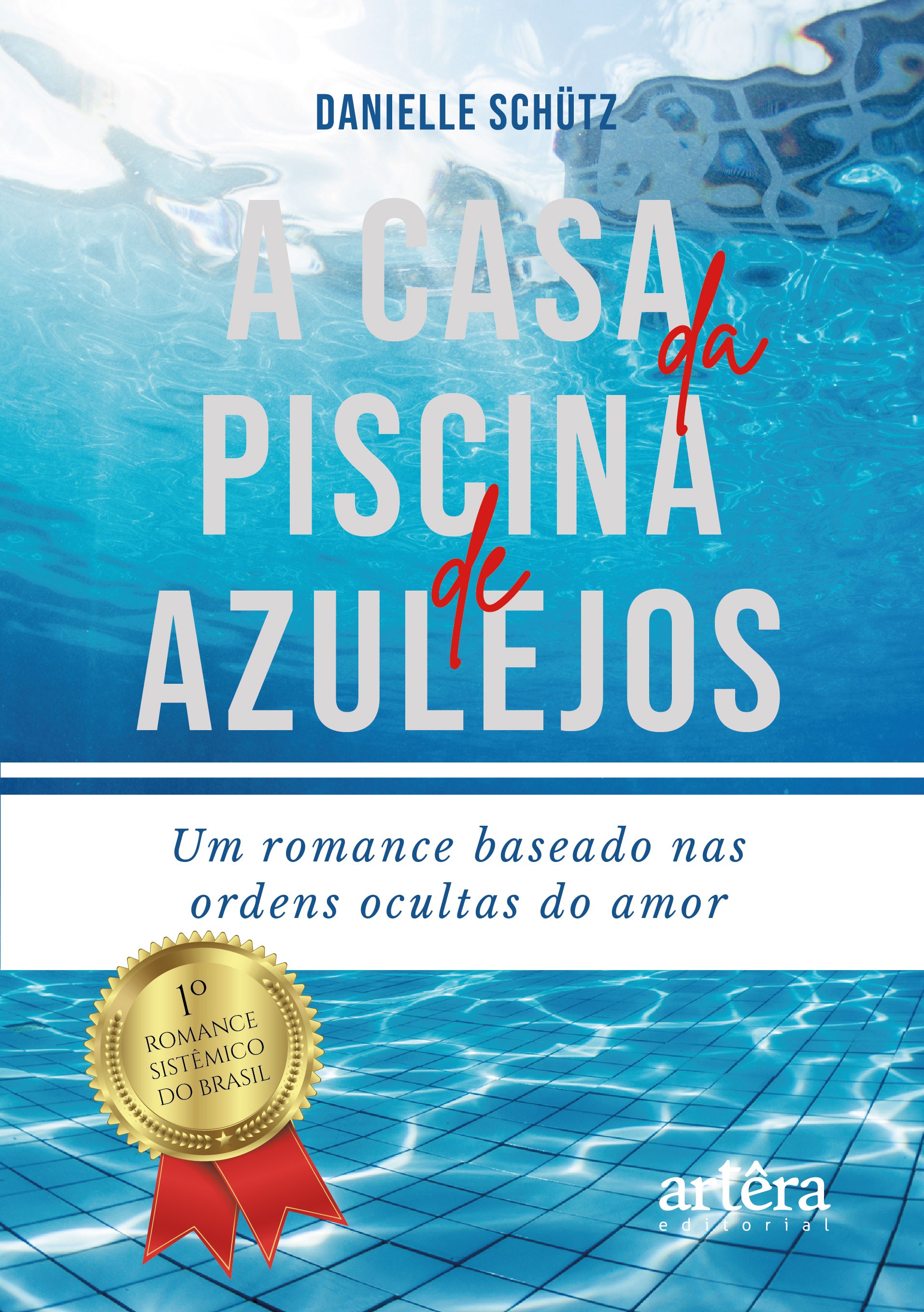 A casa da piscina de azulejos